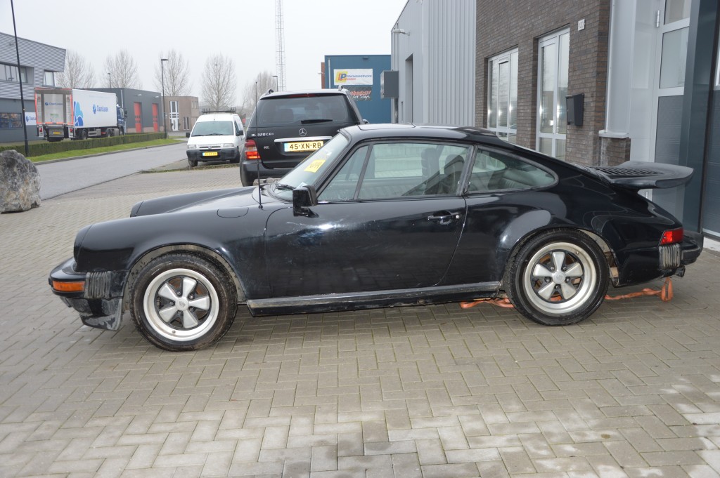 Porsche 911 3.0SC sunroof coupe matchingnumbers