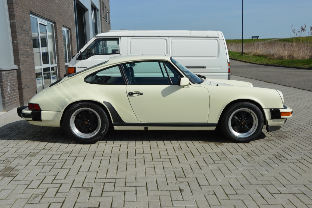 Porsche 911 Carrera 3.2 Sunroof coupe Matchingnumbers