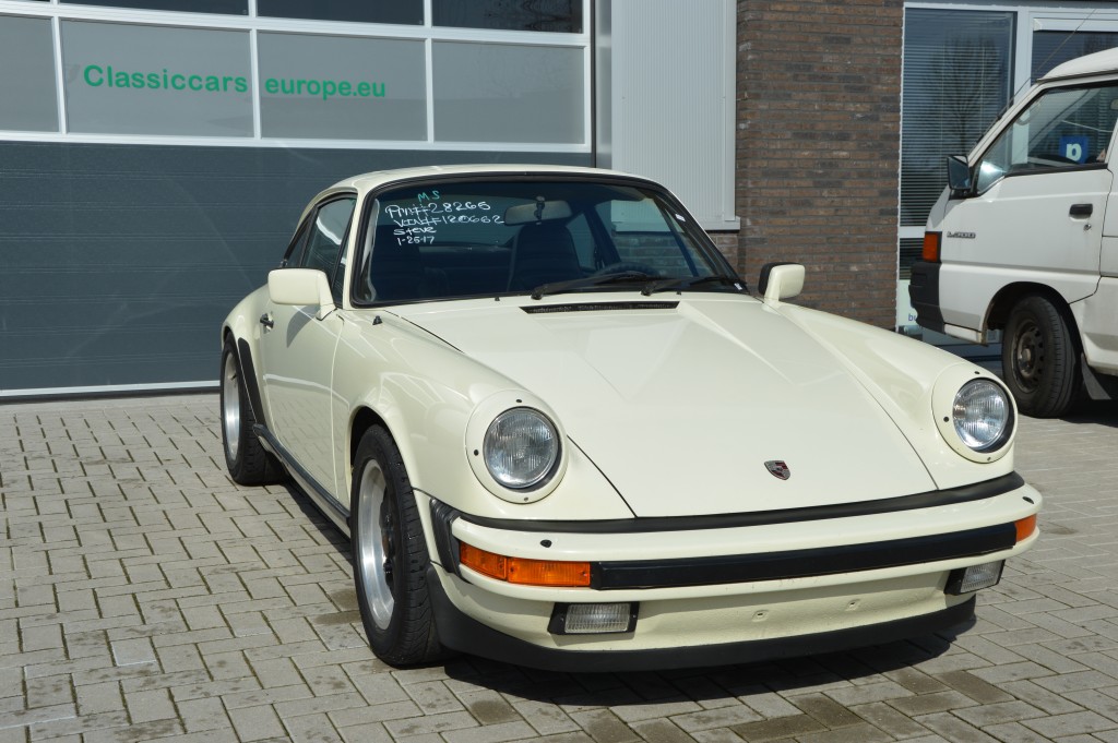 Porsche 911 Carrera 3.2 Sunroof coupe Matchingnumbers