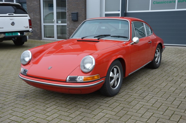 Porsche 911 T Coupe 2.2  Bahia red  Matchingnumbers