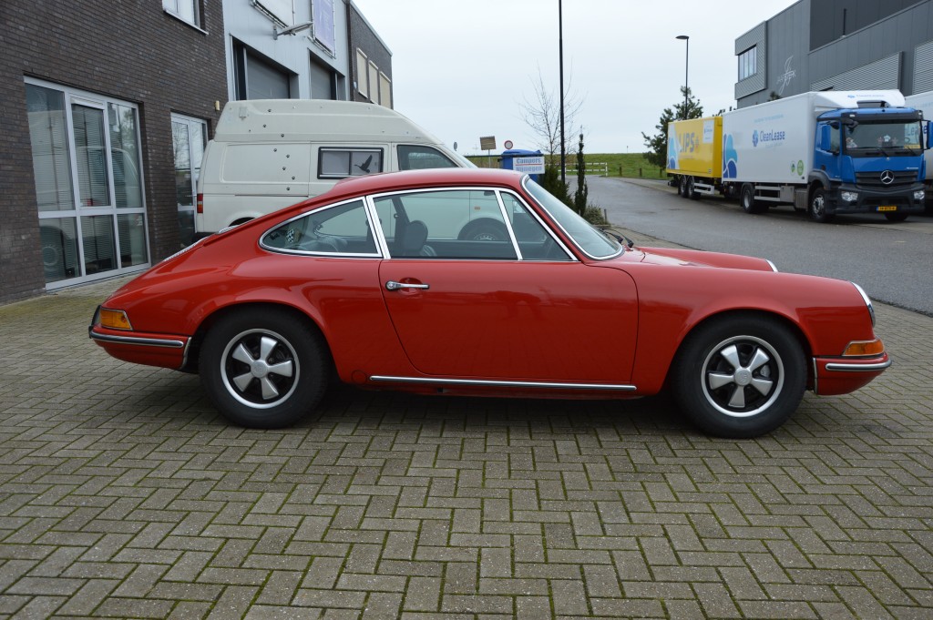 Porsche 911 T Coupe 2.2  Bahia red  Matchingnumbers