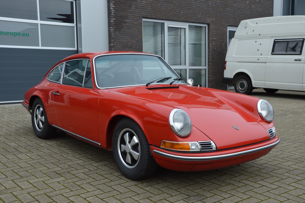 Porsche 911 T Coupe 2.2  Bahia red  Matchingnumbers