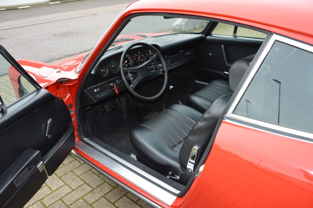 Porsche 911 T Coupe 2.2  Bahia red  Matchingnumbers