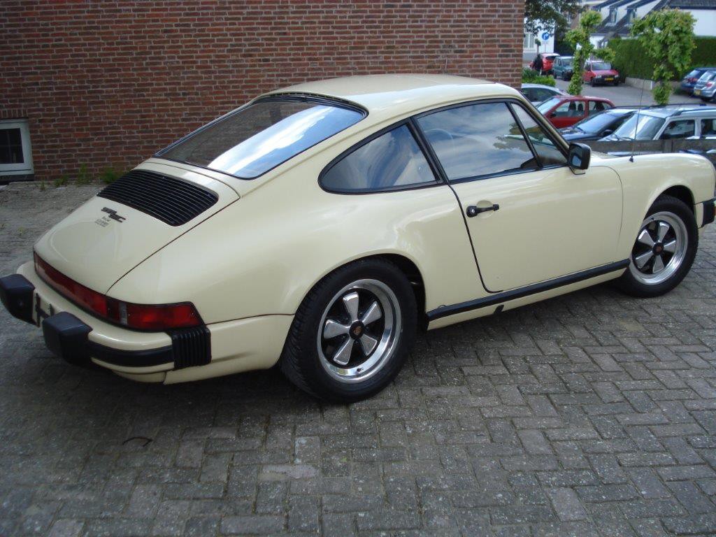 Porsche 911  3.0 SC Sunroof coupe