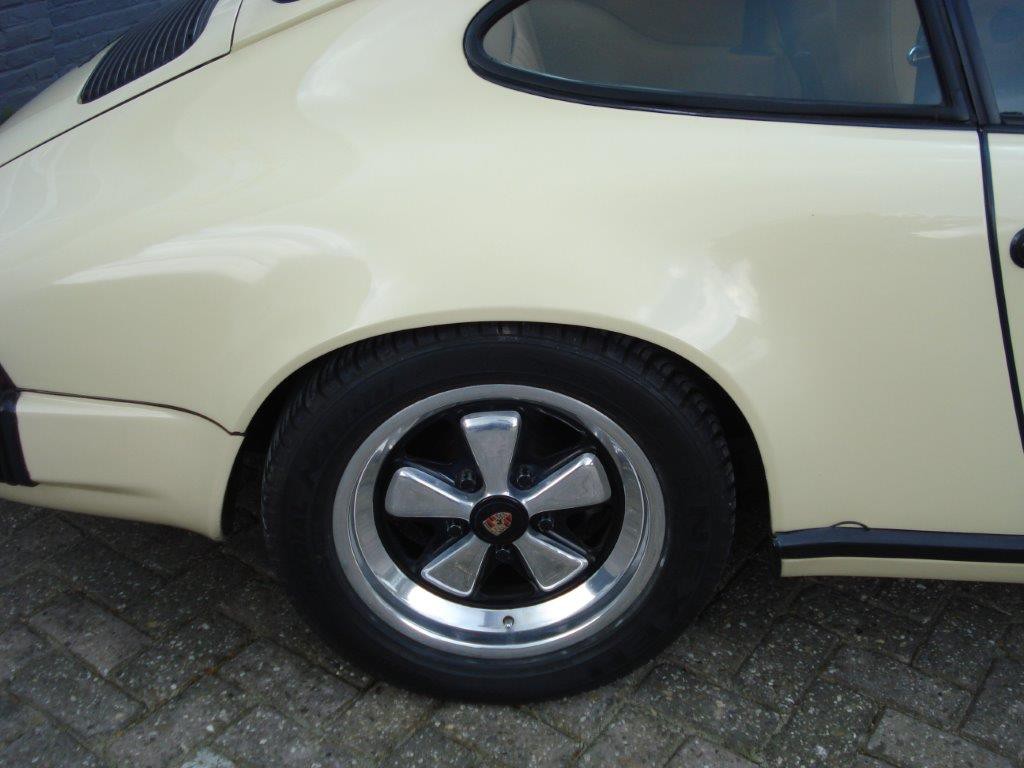 Porsche 911  3.0 SC Sunroof coupe