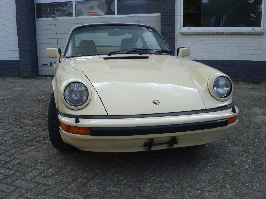 Porsche 911  3.0 SC Sunroof coupe