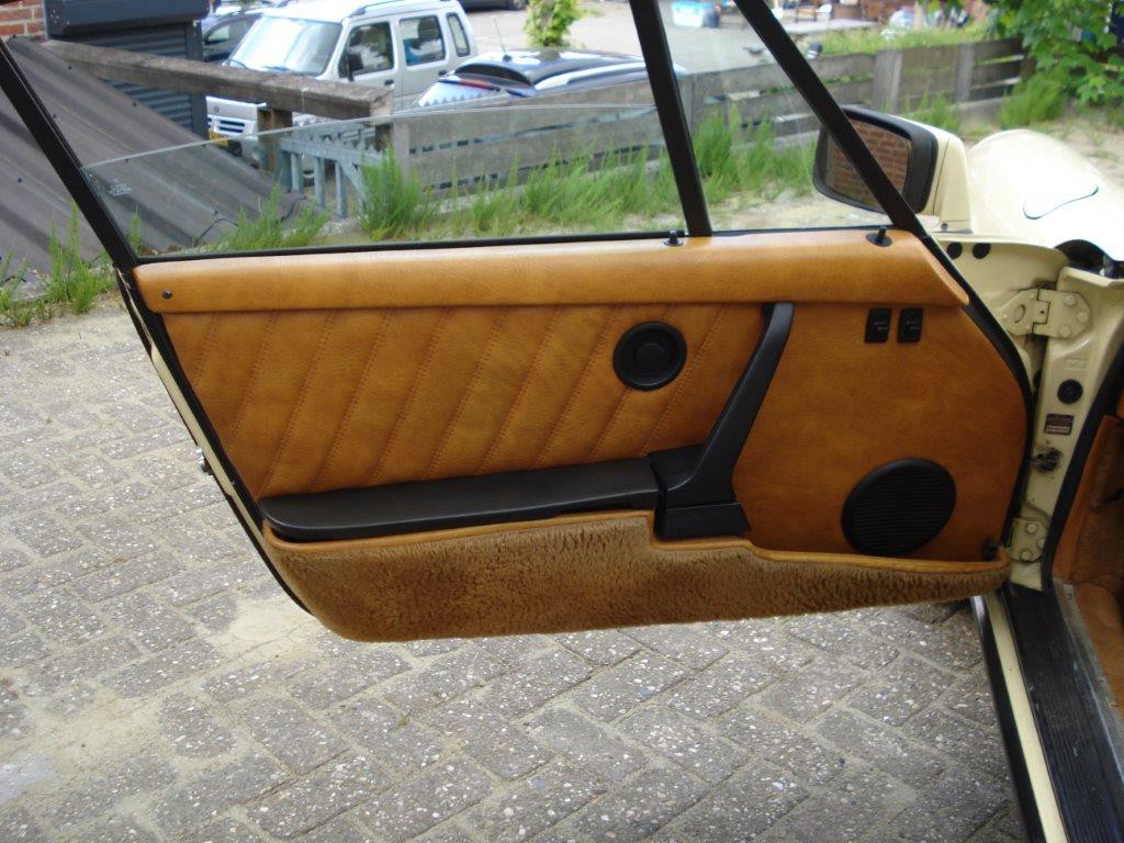 Porsche 911  3.0 SC Sunroof coupe