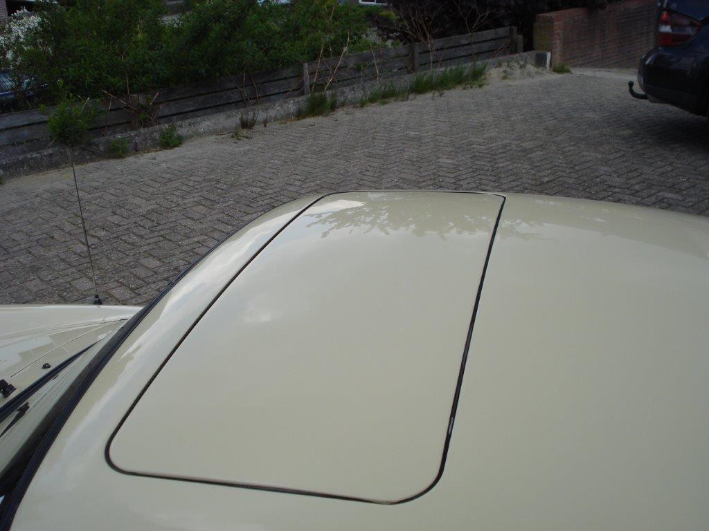 Porsche 911  3.0 SC Sunroof coupe