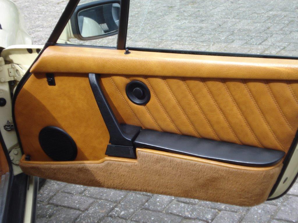 Porsche 911  3.0 SC Sunroof coupe