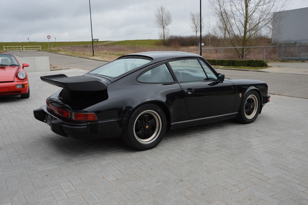 Porsche 911 Carrera 3.2 sunroof coupe Matchingnumbers