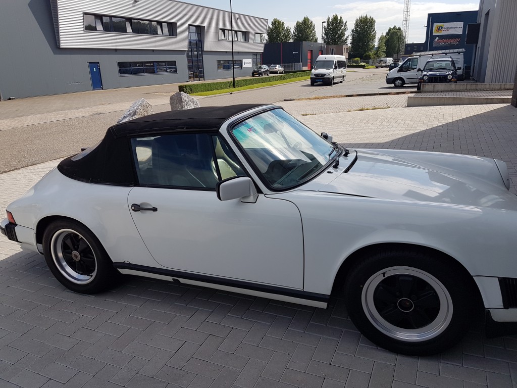 Porsche 911 carrera cabrio 