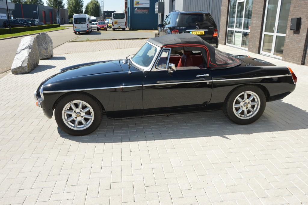 MGB Tourer US Roardster  2 Tops overdrive Limited edition 1979